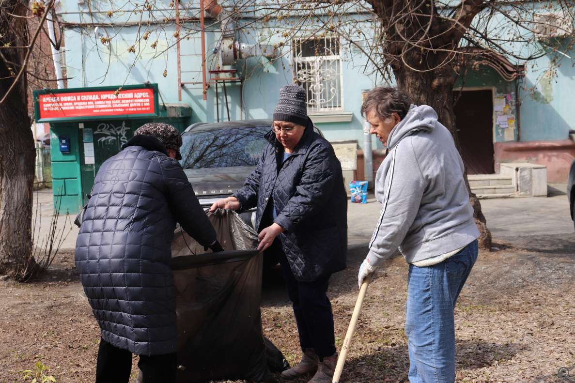 Вместе с друзьями, коллегами и соседями»: финальный чистый четверг прошел в  Железнодорожном районе БАРНАУЛ :: Официальный сайт города