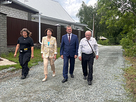 В пригороде Барнаула в рамках краевого проекта благоустроили дорогу по улице Волжской