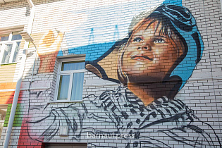 Барнаульский детский сад №273 украсят граффити в честь пилотажной группы «Стрижи»
