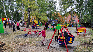 В селе Власиха открыли детскую площадку, построенную  по краевому проекту поддержки местных инициатив