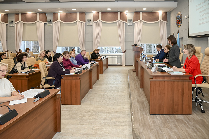 В администрации города прошел практический семинар о порядке представления к награждению тружеников города Барнаула