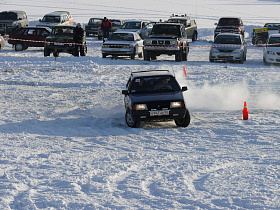 Барнаульцев приглашают на зимние автогонки 