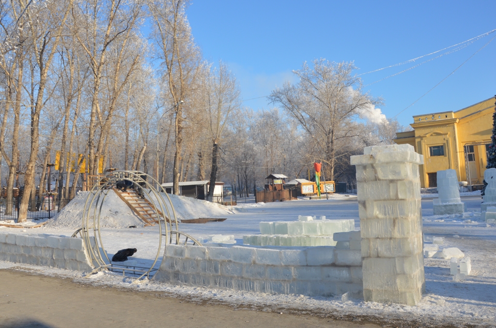 Горка барнаул. Снежные горки в Барнауле. Горка на Булыгино в Барнауле. Горка на Булыгина Барнаул. Горки Барнаула на Булыгина.