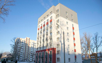 В Барнауле завершилось строительство дома для переселенцев из аварийного жилья