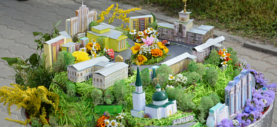 К 295-летию Барнаула в Ленинскои районе подготовили конкурс-выставку тематических композиций