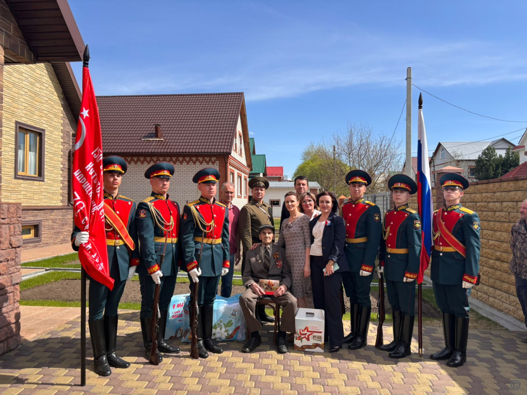 Парад у дома ветерана»: для Василия Михайловича Горбунова исполнили песни  военных лет | 09.05.2024 | Барнаул - БезФормата