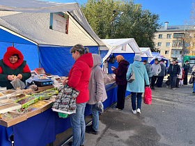 Продовольственные ярмарки состоялись на разных площадках Барнаула