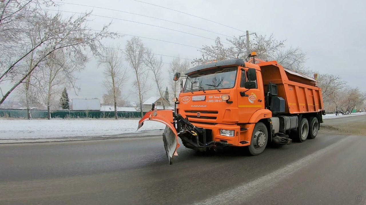 Дорожная служба Барнаула переходит на круглосуточный режим работы в связи с непогодой