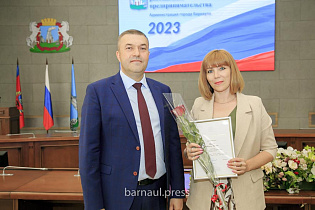 Барнаульских предпринимателей наградили в преддверии профессионального праздника 