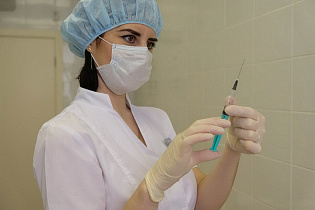 В Барнауле в краевой офтальмологической больнице открыт мобильный прививочный пункт для вакцинации от COVID-19