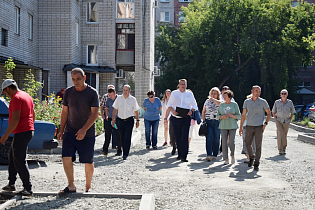 В рамках нацпроекта в Барнауле продолжается благоустройство дворов  
