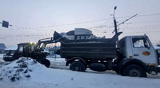 Дорожная служба проводит работы на тротуарах и дорогах города