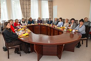 В Барнауле поздравили представительниц социально ориентированных общественных организаций с наступающим женским днем