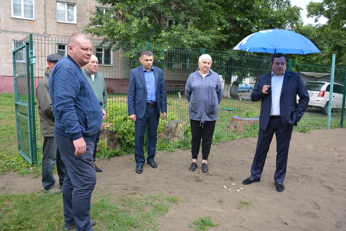 По инициативе барнаульцев новая тренажерная площадка появилась во дворе по  ул.Антона Петрова БАРНАУЛ :: Официальный сайт города