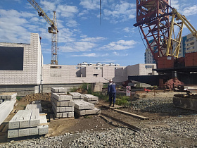 В Индустриальном районе Барнаула продолжается строительство школы в квартале 2011