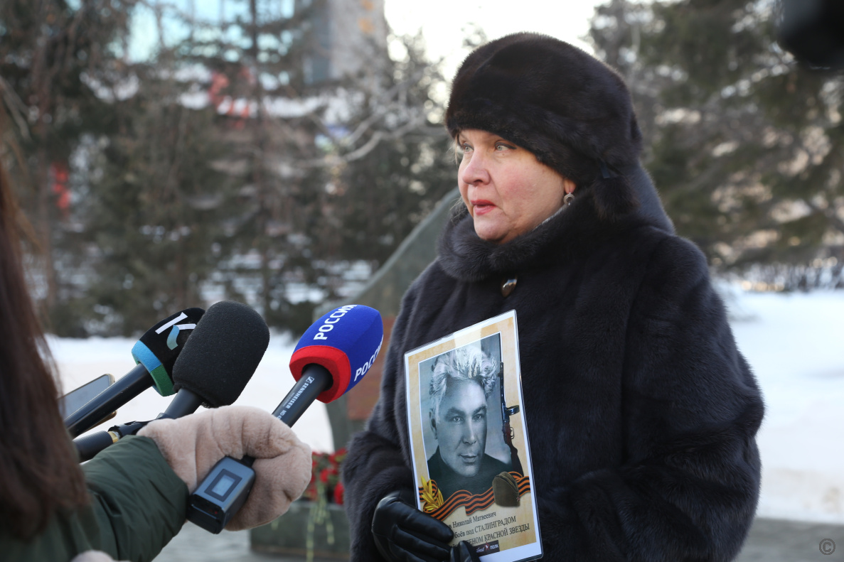 В Барнауле почтили память героев – защитников Сталинграда БАРНАУЛ ::  Официальный сайт города