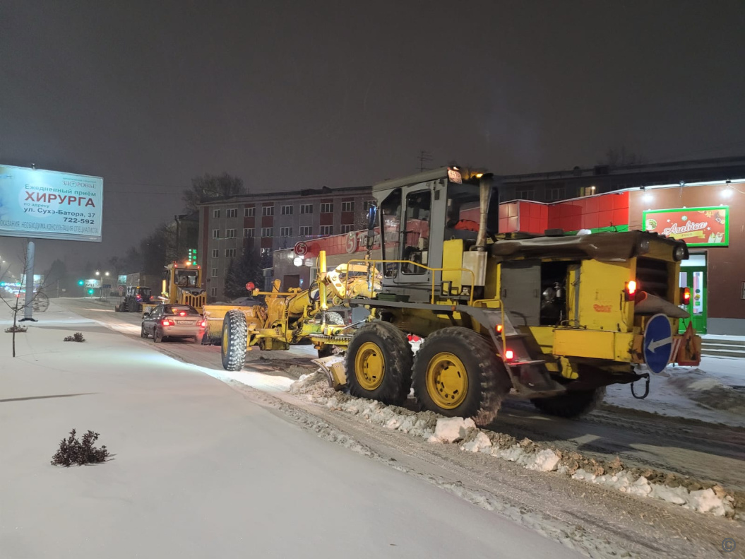 В Барнауле дорожная техника в круглосуточном режиме работает на улицах  города БАРНАУЛ :: Официальный сайт города