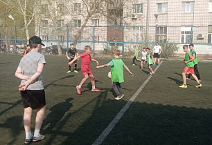 В Октябрьском районе накануне провели турниры по мини-футболу, посвященные Дню Победы