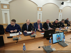 Губернатор Виктор Томенко провел антитеррористическую комиссию Алтайского края