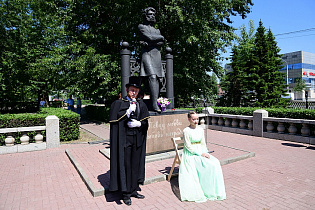 224 года со дня рождения Пушкина отметили в Барнауле у памятника поэту
