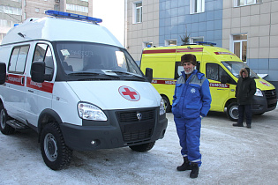 Четыре автомобиля скорой медпомощи получили медицинские организации Барнаула