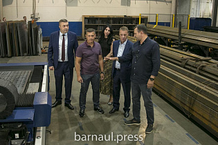 Глава города Вячеслав Франк посетил барнаульское предприятие «Алтай-Тент»