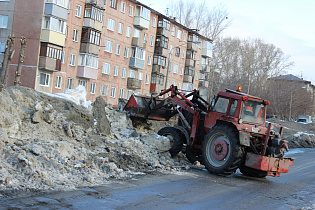 Дорожная служба продолжает работы по подготовке к прохождению паводковых и талых вод в Барнауле