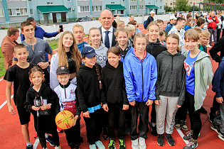 Александр Карелин открыл Фестиваль дворового спорта и «умную» спортивную площадку в Барнауле