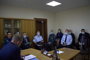 Глава администрации Центрального района Максим Сабына провел выездное совещание в микрорайоне Затон по вопросу развития паводковой ситуации 