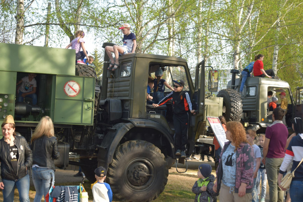 В Барнаульском парке «Лесная сказка» прошел большой праздник ко Дню Победы  БАРНАУЛ :: Официальный сайт города