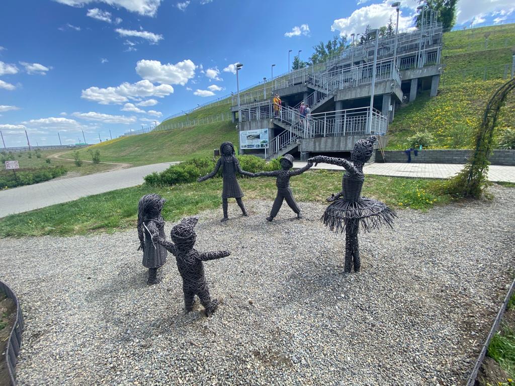 У входа в Нагорный парк вновь появился арт-объект «Хоровод»