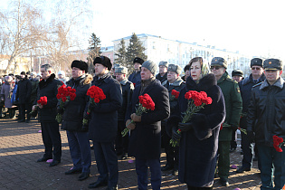 В Барнауле почтили память героев – защитников Сталинграда