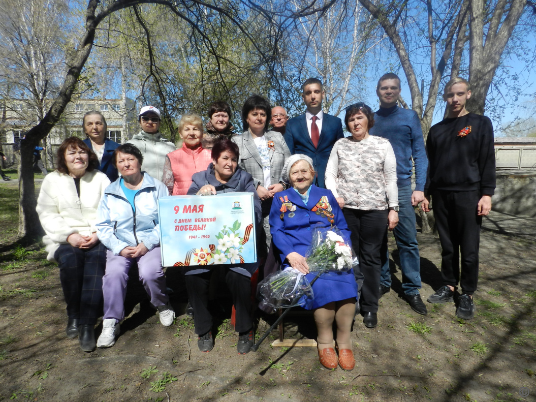 В Ленинском районе и его пригороде проходят адресные поздравления ветеранов  | 08.05.2024 | Барнаул - БезФормата