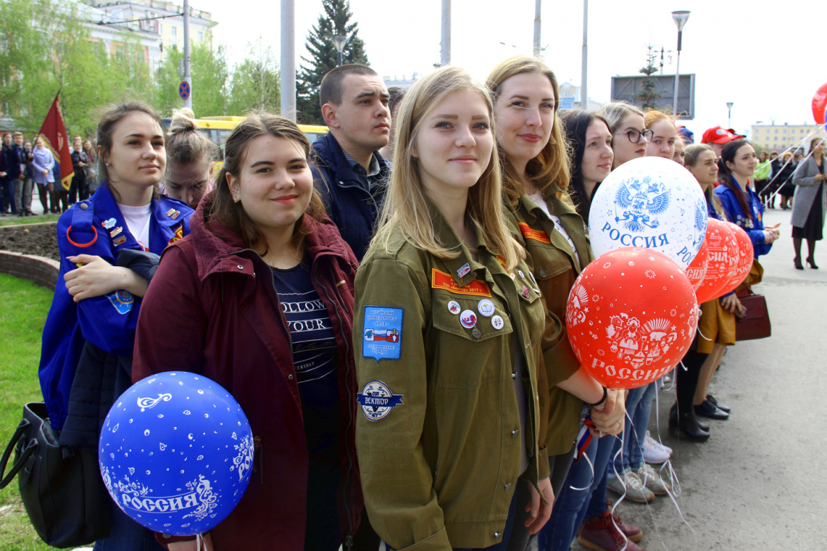 В АлтГУ торжественно подняли флаг в честь открытия недели, посвященной  45-летию вуза БАРНАУЛ :: Официальный сайт города