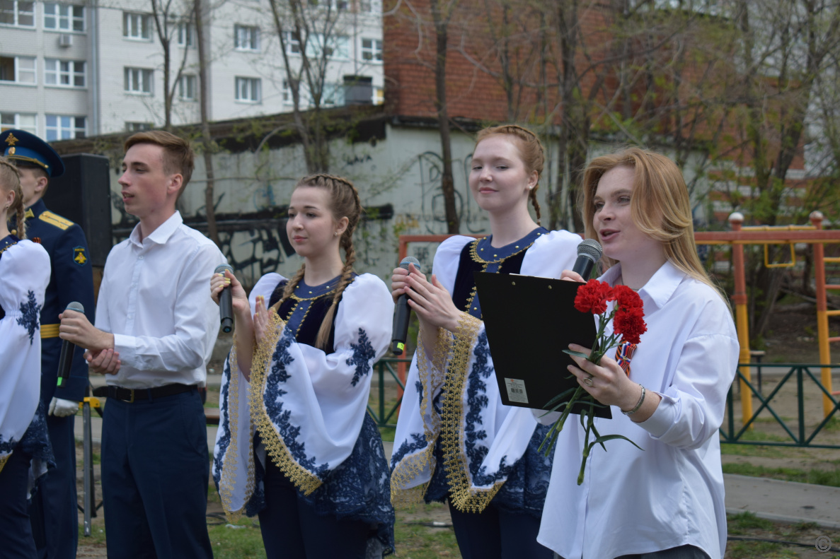 Артисты «Фронтовой бригады» выступили для ветеранов войны | 08.05.2024 |  Барнаул - БезФормата