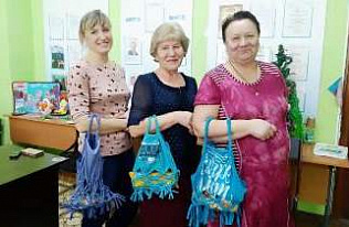 Жительниц Барнаула научили изготовлению продуктовых авосек на замену пластиковым пакетам