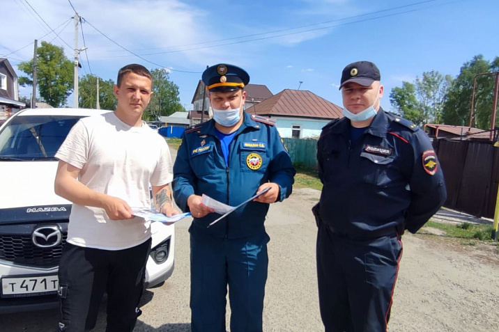 Жителей Октябрьского района продолжают информировать о необходимости соблюдать правила пожарной безопасности