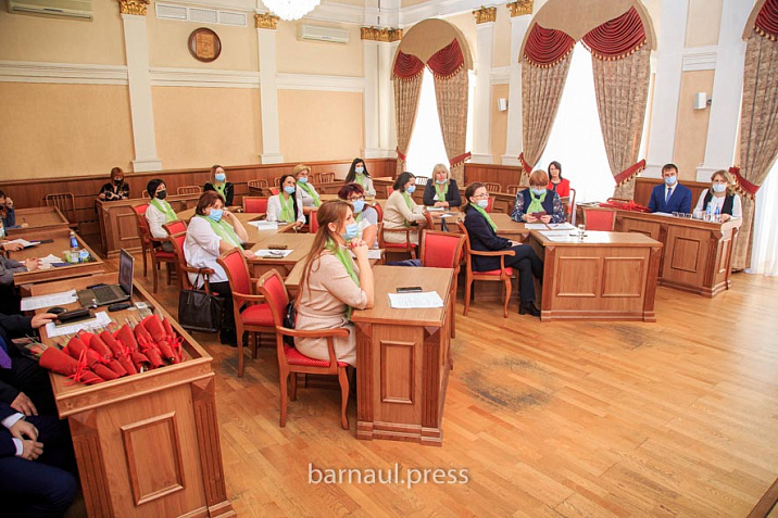 В администрации Барнаула прошло пленарное заседание Совета женщин при главе города