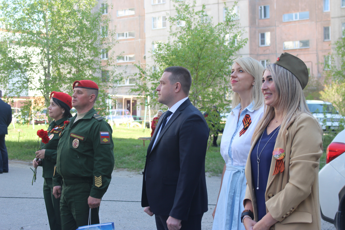 В Центральном районе Барнаула прошла акция «Парад у дома ветерана» |  06.05.2022 | Барнаул - БезФормата