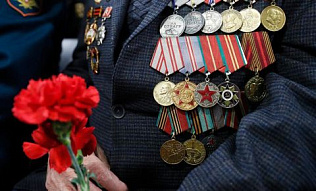 В районах Барнаула продолжают вручать юбилейные медали 80-летия Победы