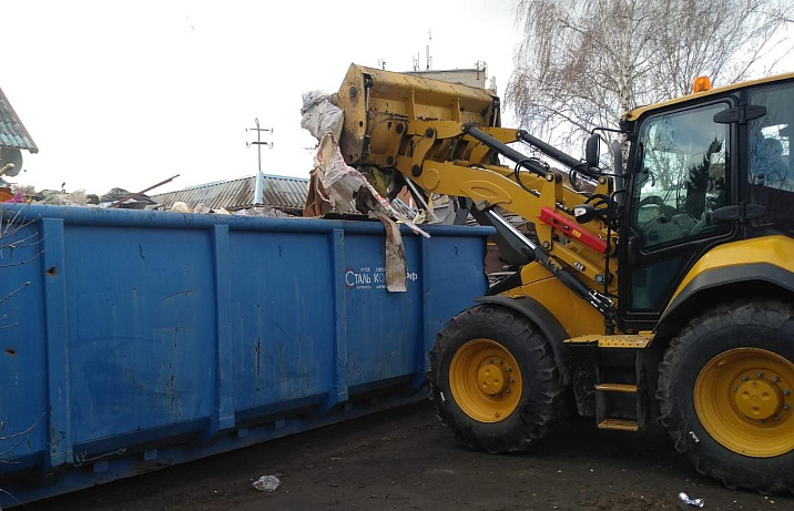 Зачистка контейнерных площадок в Центральном районе Барнаула продолжается в ежедневном режиме