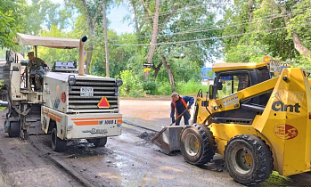 В Барнауле продолжаются работы по текущему ремонту дорог 