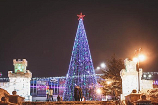 Сегодня в Барнауле откроют главную и районные елки