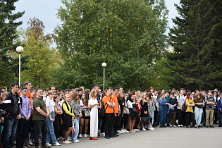 В АлтГТУ прошел митинг, посвященный Дню солидарности в борьбе с терроризмом