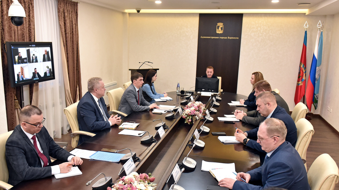 Глава города Вячеслав Франк провел оперативное аппаратное совещание