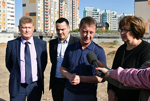 Вячеслав Франк провел выездное совещание по строительству социальных объектов в квартале 2006а