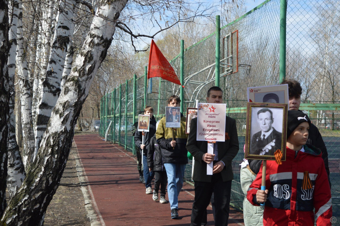 В образовательных организациях города проходит акция «Бессмертный полк»  БАРНАУЛ :: Официальный сайт города