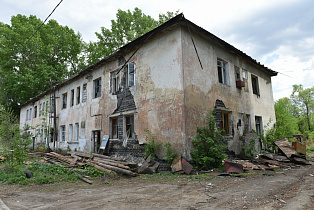 В Барнауле продолжаются работы по сносу аварийного жилья 