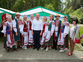 В Алтайском крае День России отмечают представители более 130 национальностей