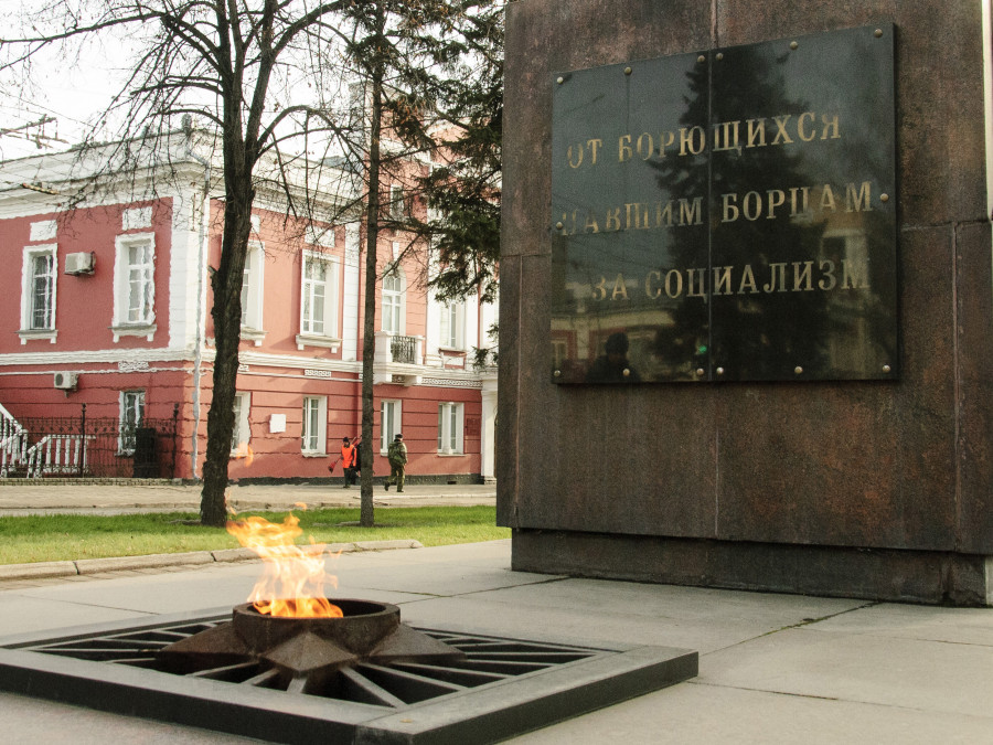 Из-за профилактических работ на газовых сетях отключен Вечный огонь у памятника на проспекте Ленина